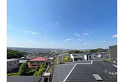バルコニーから大阪方面までを一望!