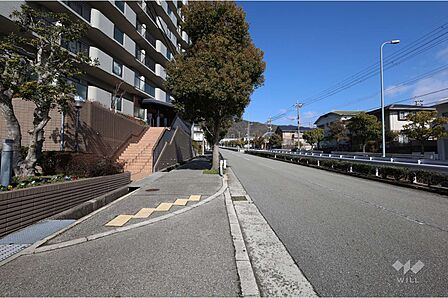 敷地東側の前面道路