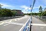 周辺：敷地の北東側の前面道路