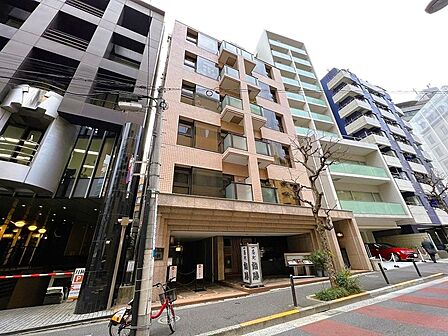 格調高く重厚感溢れるタイル貼りの外観。交通利便性の高さはもちろん、便利な買い物環境や自然の多い住環境も魅力的です。