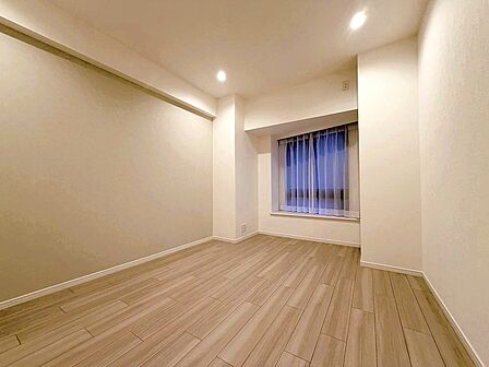 約７帖の洋室にはウォークインクローゼットが備わり、お部屋をすっきりとお使いいただけます。