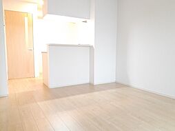 メゾン・ドゥ・ブリエ 102 1階1LDKのリビング/ダイニング