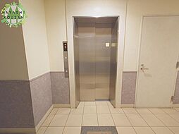 エレベーター前