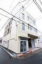 鈴木建設ビル  ｜ 岡山県岡山市北区奉還町4丁目（賃貸アパート1DK・2階・28.22㎡） その1