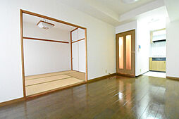 ファミールタワープラザ岡山イーストタワー 14階2LDKのリビング/ダイニング