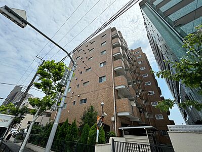 外観：陽当り・通風に優れた魅力的で快適さを追求したマンションです。