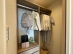 家電やスーツケース、ストック品など何でも片付く嬉しい空間です。