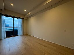 清かで艶やかな時間をもたらしてくれる室内です。