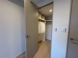 家電やスーツケース、ストック品など何でも片付く嬉しい空間です。