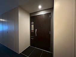 清潔感のある落ち着いた雰囲気の玄関です。