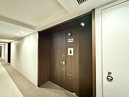 清潔感のある落ち着いた雰囲気の玄関です。