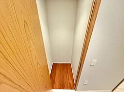家電やスーツケース、ストック品など何でも片付く嬉しい空間です。