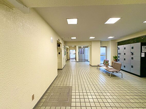 館内は静寂な中...