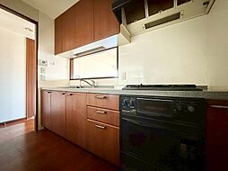 使いやすくスタイリッシュなキッチン空間になっております。