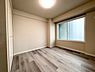 子供部屋：清かで艶やかな時間をもたらしてくれる室内です。