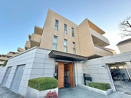 飽きのこないシンプルモダンな外観です。
