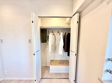 家電やスーツケース、ストック品など何でも片付く嬉しい空間です。