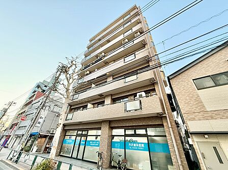 飽きのこないシンプルモダンな外観です。