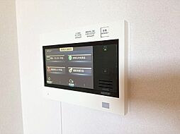 誰が来てもわかる様にモニター付きインターホンを設置。