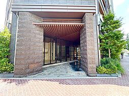 上質感漂う玄関アプローチです。