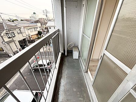朝の澄んだ空気や、夕方に吹く清々しい風を感じられるバルコニー。