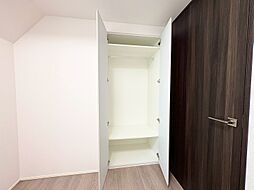 家電やスーツケース、ストック品など何でも片付く嬉しい空間です。