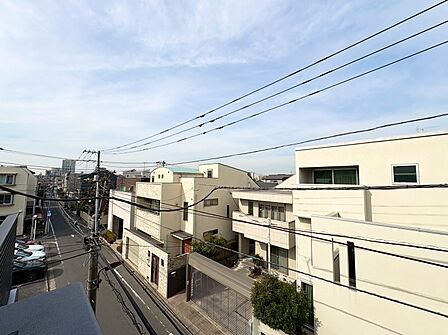 陽当たり・通風・開放感に恵まれた環境です。
