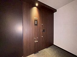 清潔感のある落ち着いた雰囲気の玄関です。