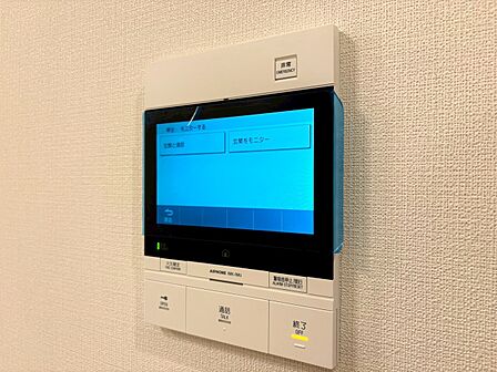 誰が来てもわかる様にモニター付きインターホンを設置。