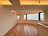 リビング/ダイニング：落ち着いた雰囲気に包まれて、伸びやかな空間。