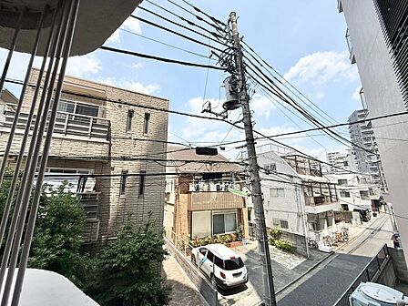 陽当たり・通風・開放感に恵まれた環境です。