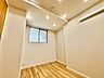 子供部屋：清かで艶やかな時間をもたらしてくれる室内です。