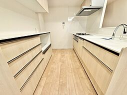 開放感のあるキッチンスペース。調理をしながら、会話も弾みそうですね。