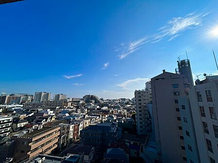 陽当たり・通風・開放感に恵まれた環境です。