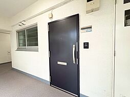 清潔感のある落ち着いた雰囲気の玄関です。