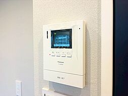 誰が来てもわかる様にモニター付きインターホンを設置。