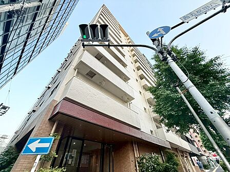 飽きのこないシンプルモダンな外観です。