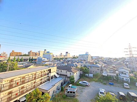眺望や窓からの景色が良いと、家で過ごす時間も快適です。