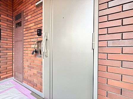 清潔感のある落ち着いた雰囲気の玄関です。