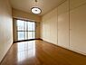 子供部屋：清かで艶やかな時間をもたらしてくれる室内です。