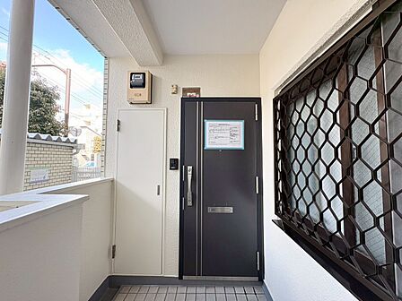 清潔感のある落ち着いた雰囲気の玄関です。