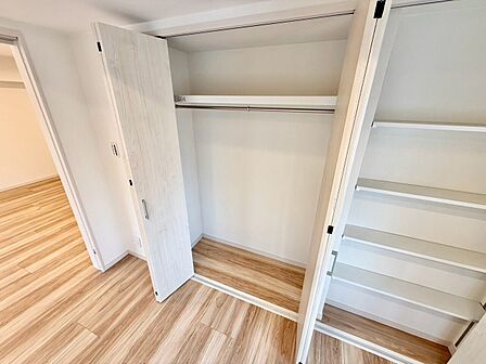 家電やスーツケース、ストック品など何でも片付く嬉しい空間です。