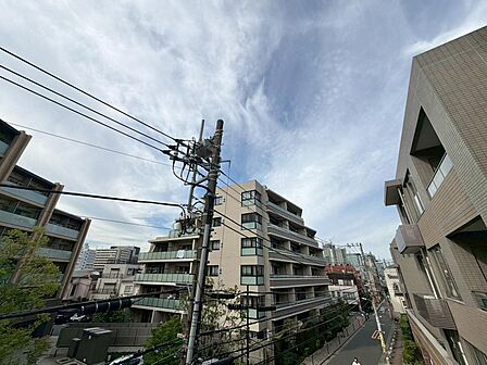 陽当たり・通風・開放感に恵まれた環境です。