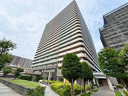 忙しく過ぎゆく日常を置き去るほど、ゆったりした時間が流れる住環境。