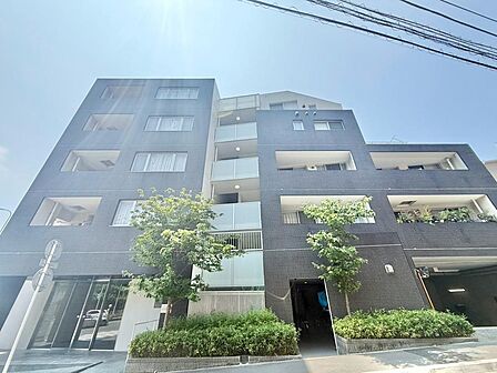 飽きのこないシンプルモダンな外観です。