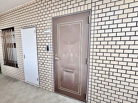 清潔感のある落ち着いた雰囲気の玄関です。