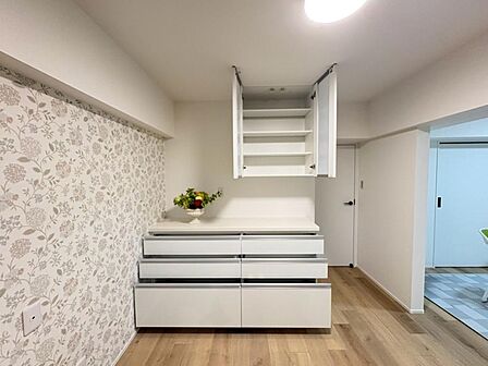 家電やスーツケース、ストック品など何でも片付く嬉しい空間です。