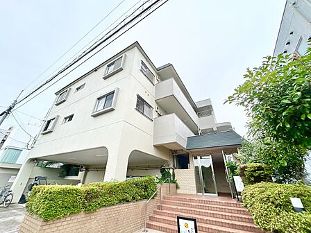 飽きのこないシンプルモダンな外観です。