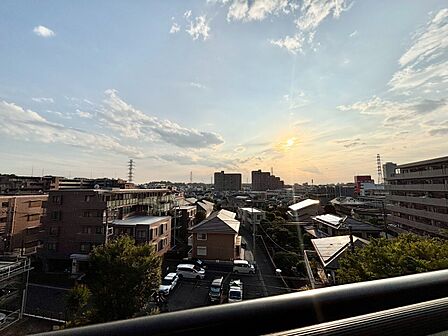 眺望や窓からの景色が良いと、家で過ごす時間も快適です。