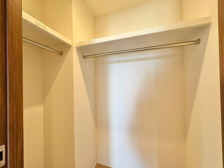 家電やスーツケース、ストック品など何でも片付く嬉しい空間です。